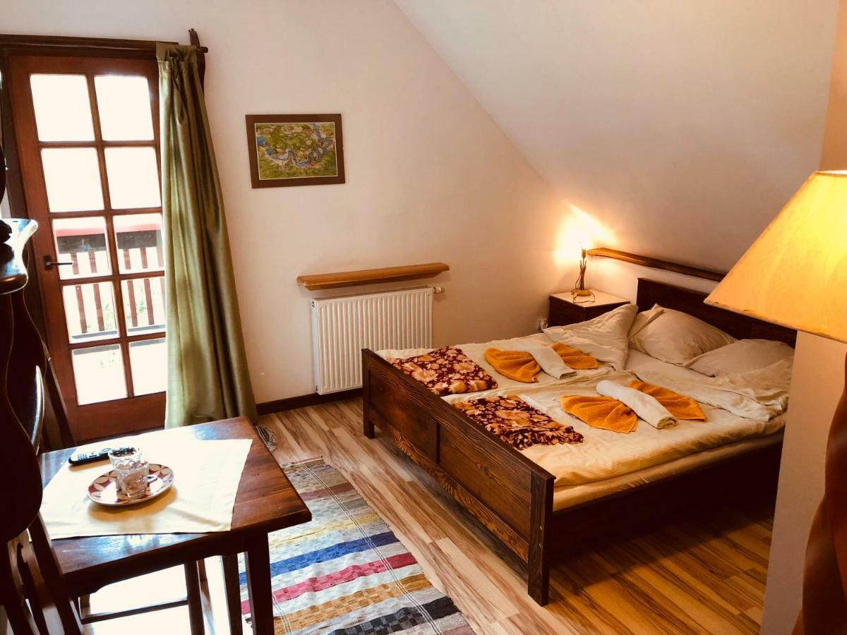Bed and Breakfast Gosciniec Pod Smrekami Чорштин Екстер'єр фото